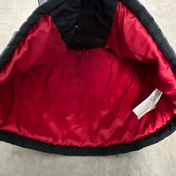 True Religion Black and Red Vest - Picture 2 of 9